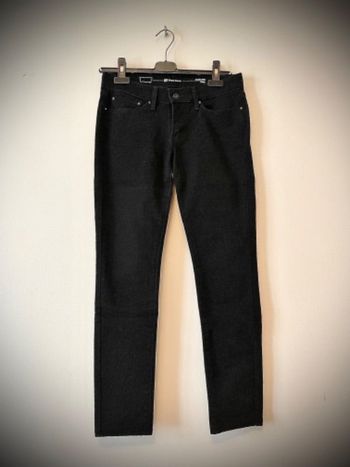 Jean noir Levi’s taille 27/36 TBE