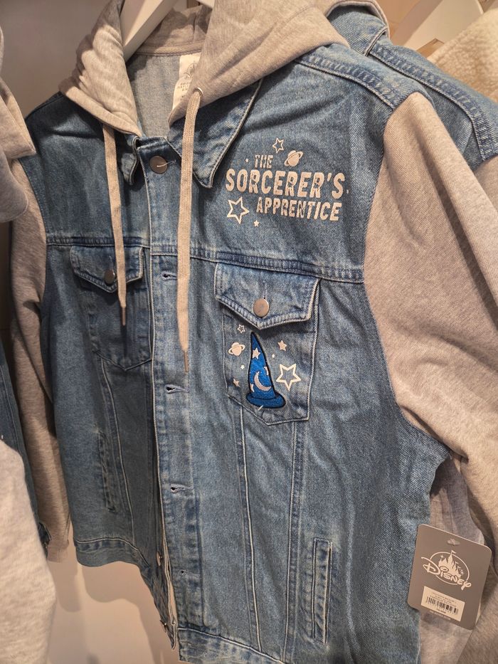 Veste denim bimatière mickey sorcier de Disneyland Paris ✨️ en Taille L (s/m/xl) +1 goodies Disney offert - photo numéro 2