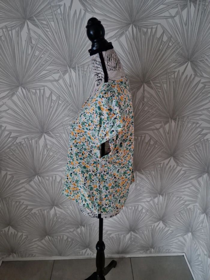 Jolie blouse manches courtes fleuris taille 40 - photo numéro 3