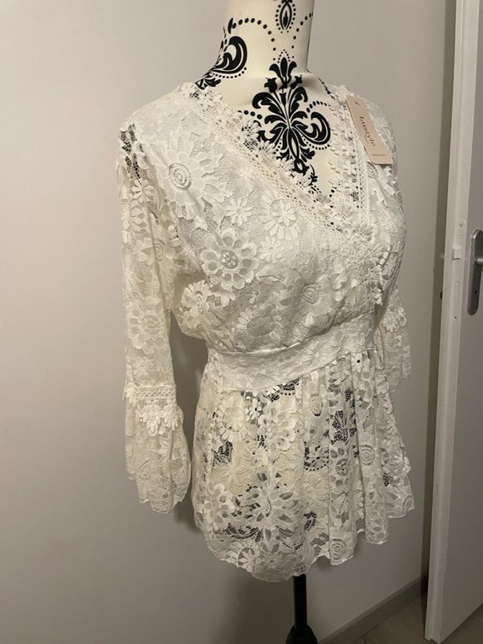 Blouse à manches 3/4 blanc à dentelle col V cache cœur taille élastique neuf lustyle taille 38 - photo numéro 2