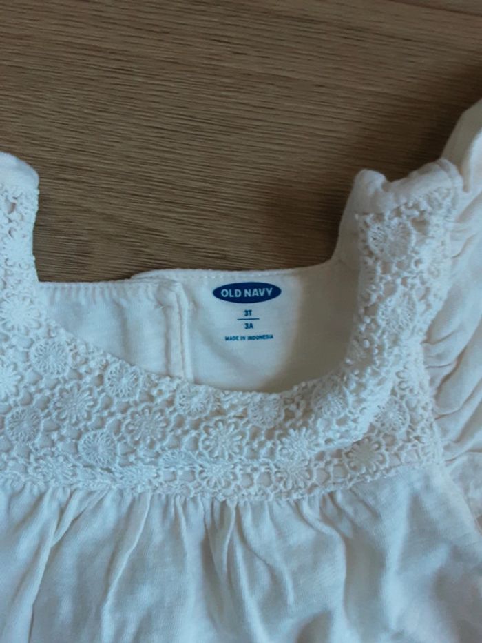 Chemise jersey fleurs brodé creme T. 3 ans neuf - photo numéro 2