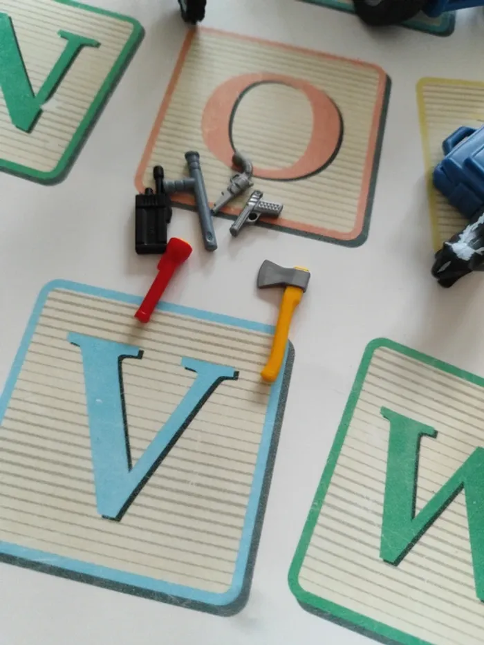 Playmobil policier voiturette et voleur - photo numéro 2