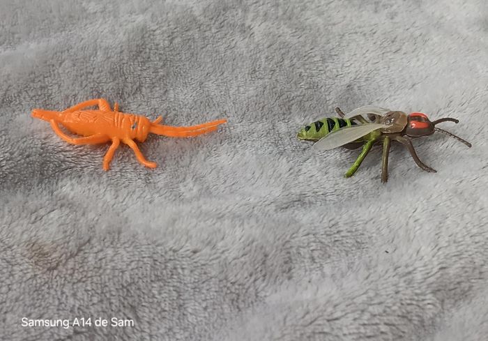 Lot de 2 figurines insecte - photo numéro 2