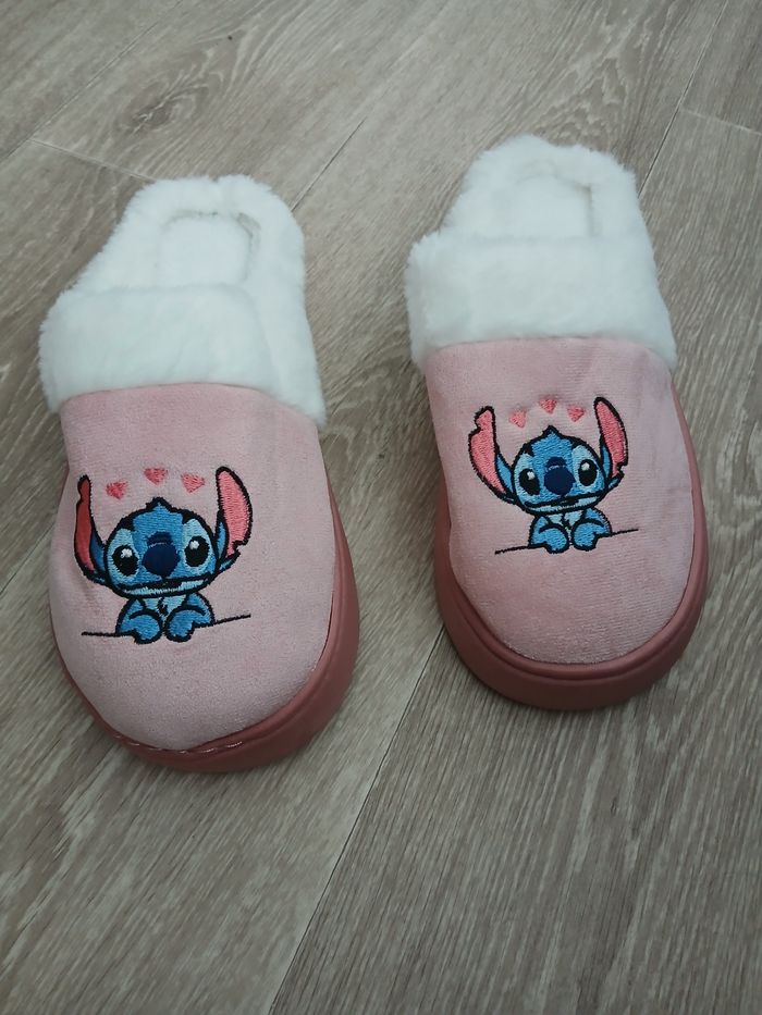 Chaussons neufs stitch femme taille 40 - photo numéro 7