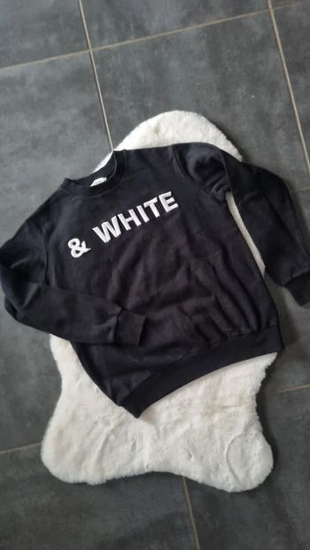 Sweat noir & White Bershka S parfait état