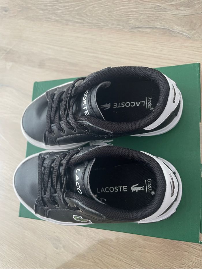 Baskets Lacoste pointure 22 - photo numéro 3