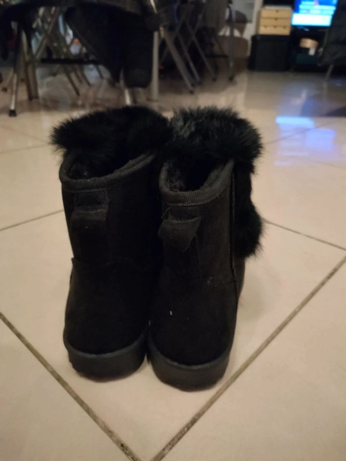 Bottines noires en fausse fourrure neuves jamais porté pointure 38 - photo numéro 2