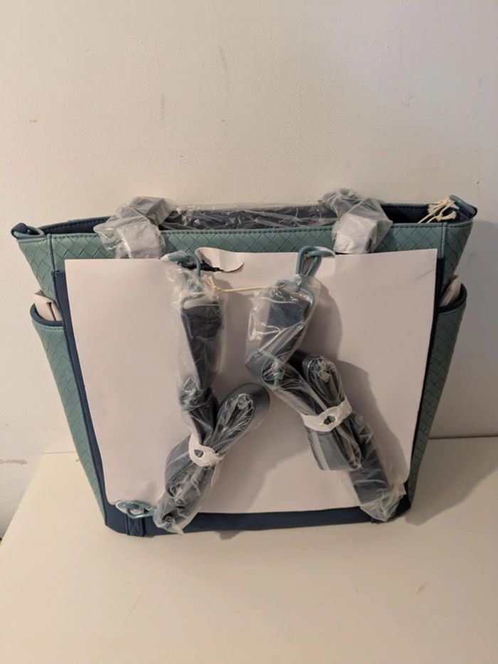 Tote bag Loungefly convertible Stitch embroidered - photo numéro 3