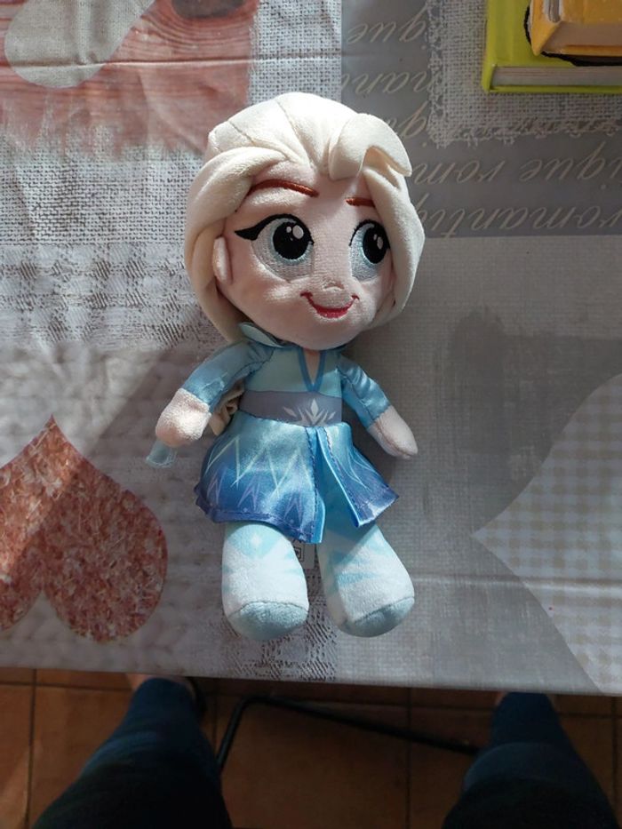 Peluche Elsa Reine des Neiges Disney