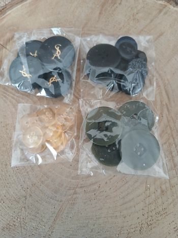Lot de 4 sachets de boutons