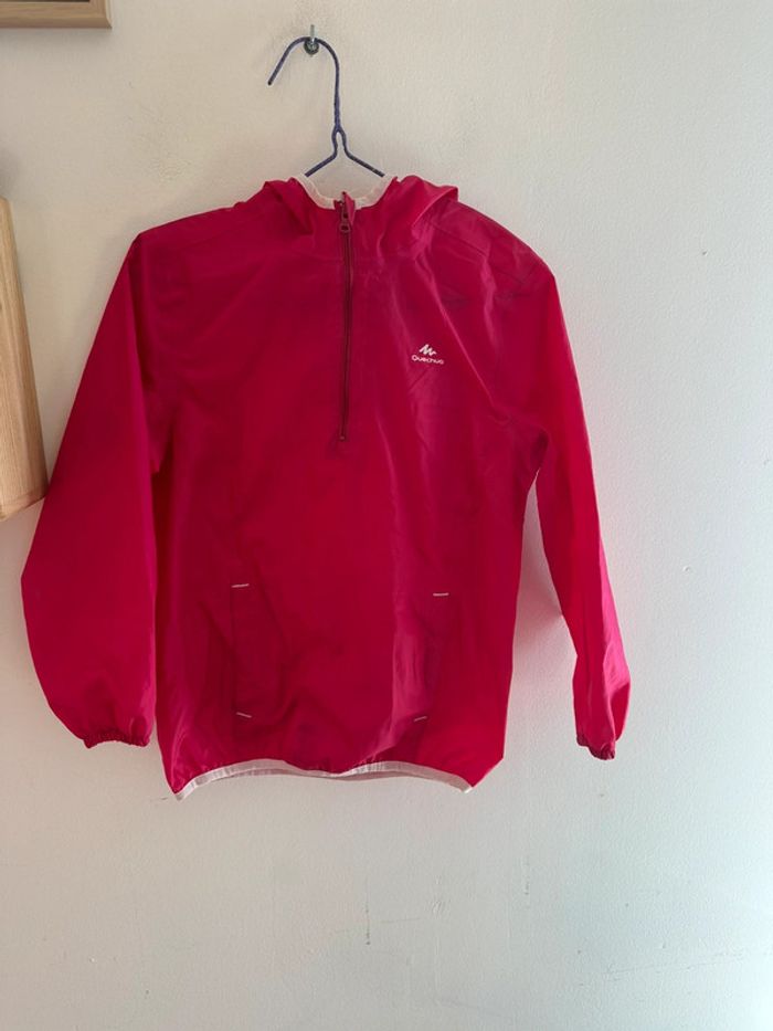 Imperméable rose, fille quechua
