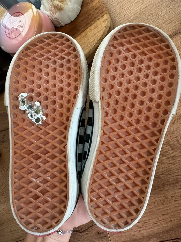 Vans à carreaux - photo numéro 3