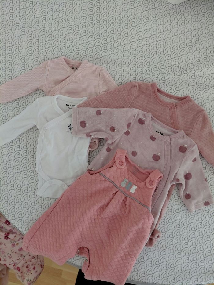 Lot bodies et pyjama 0 mois