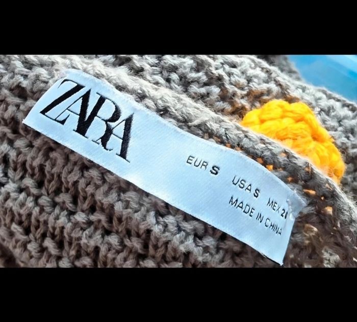 Pull gris avec ananas en relief en crochet- Zara - taille 38 - photo numéro 3