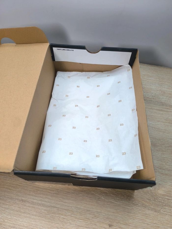 Baskets Jordan one mid black grappe pointure 38.5 comme neuves - photo numéro 10