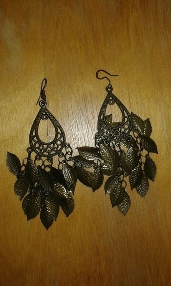 Boucles d'oreille pendantes motifs feuilles