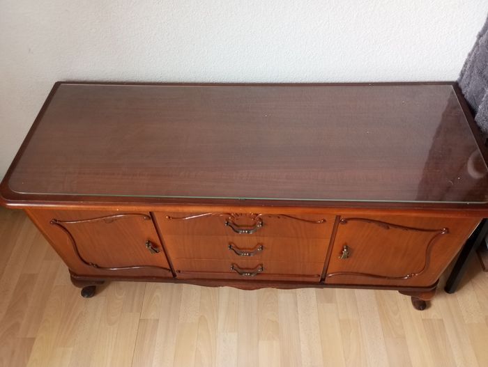 Buffet vintage bois avec rangement et plateau verre
🤎 - photo numéro 2