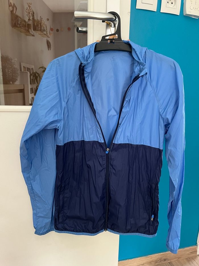 K-way pour se protéger de la pluie, neuf. 12 ans. - photo numéro 2