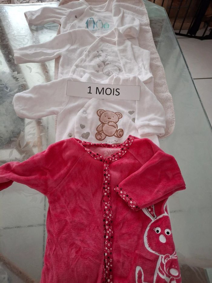 Pyjamas 1 mois - photo numéro 2