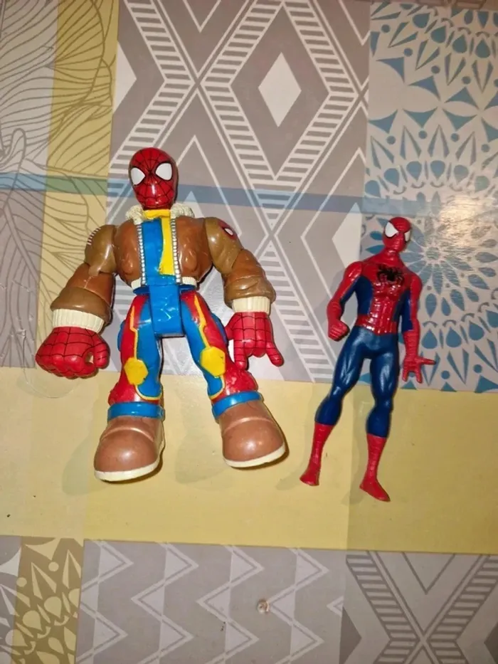 Lot de 2 figurines spiderman - photo numéro 3