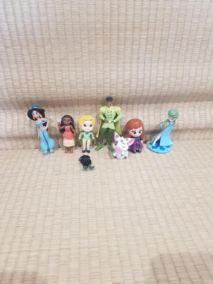 Lot de 8 figurines Disney