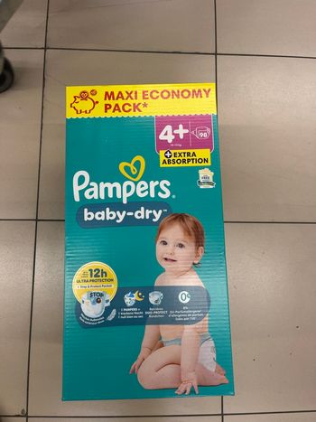 Couches Pampers 4+
