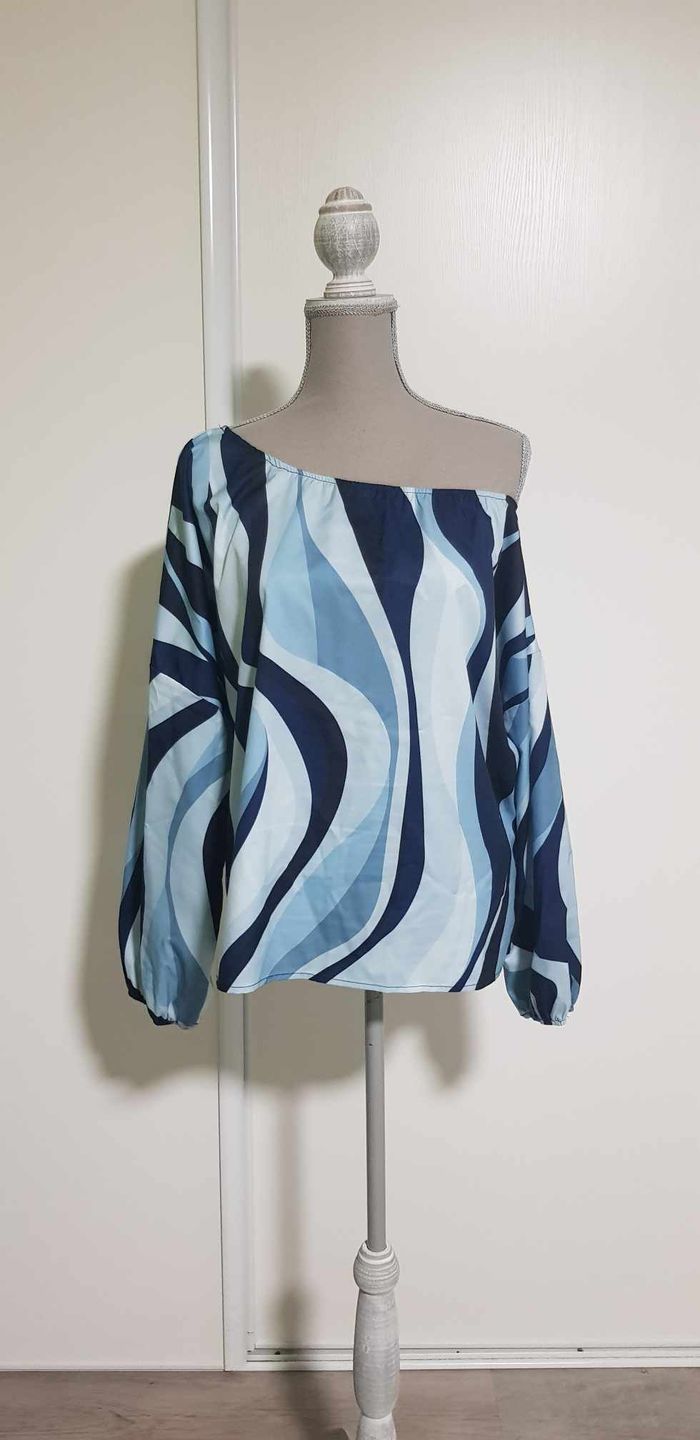 Blouse manches longues épaule nue