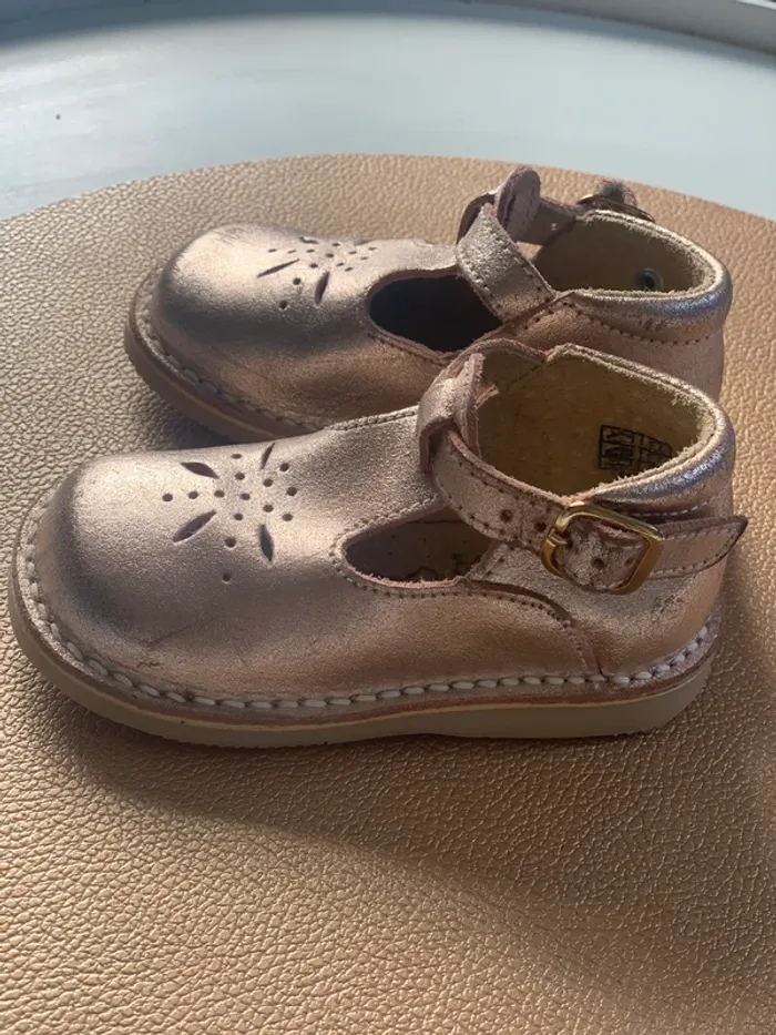 Chaussure printemps ouverte rose brillant