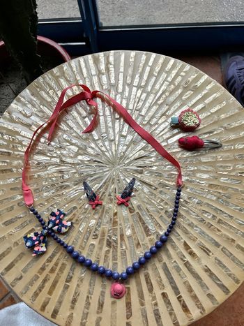 Sergent Major lot collier avec accessoires cheveux assortis