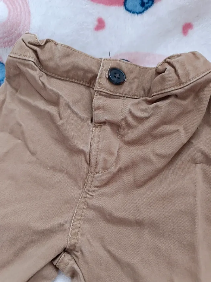 Jeans beige Kiabi taille 12 mois - photo numéro 2