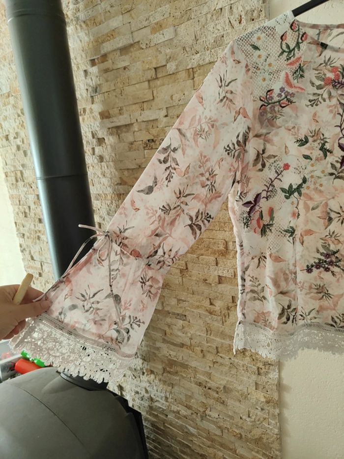 Jolie haut broderie dentelles - photo numéro 3