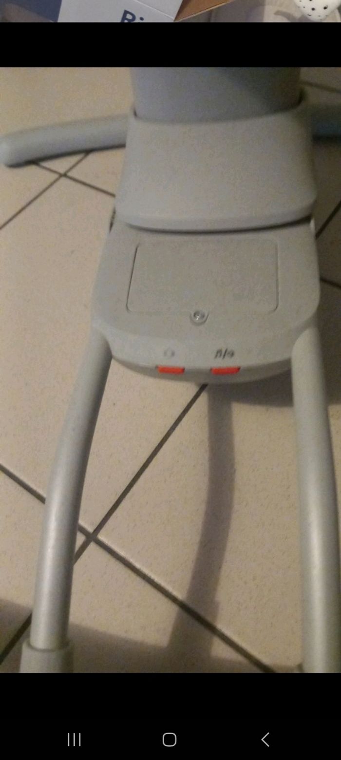 Balancelle bébé avec des cadeau si elle part ☺️ - photo numéro 5