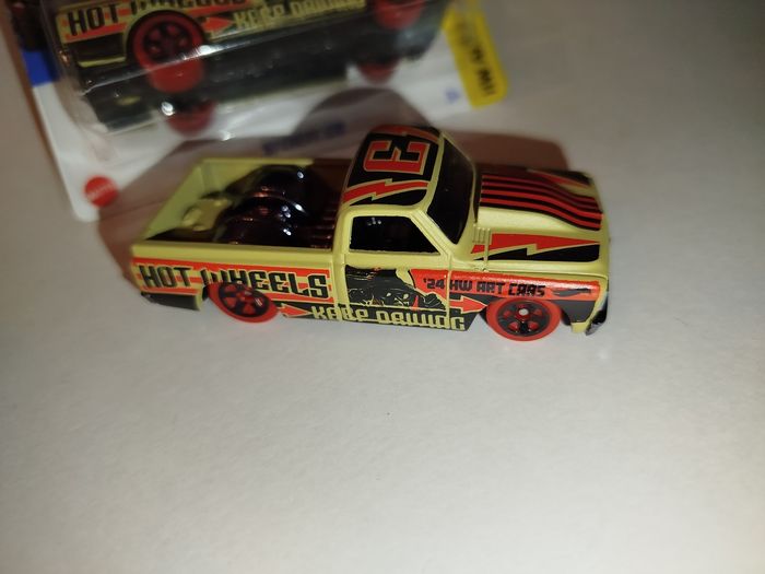 Hot Wheels '67 Chevy C10 2024 - photo numéro 2