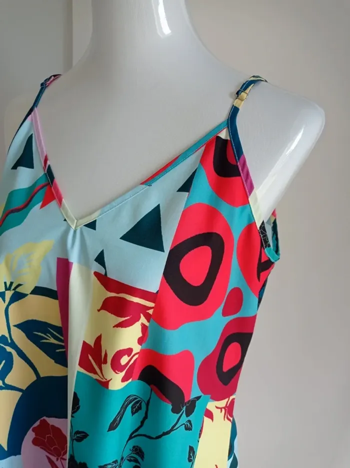 Robe d'été colorée imprimé fantaisie rose et feuilles fines bretelles - photo numéro 3