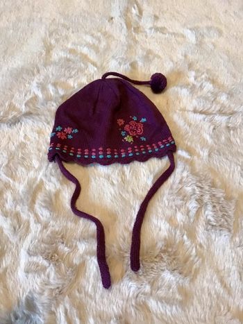 Bonnet taille 47 violet petite fleur soit 6/12 mois