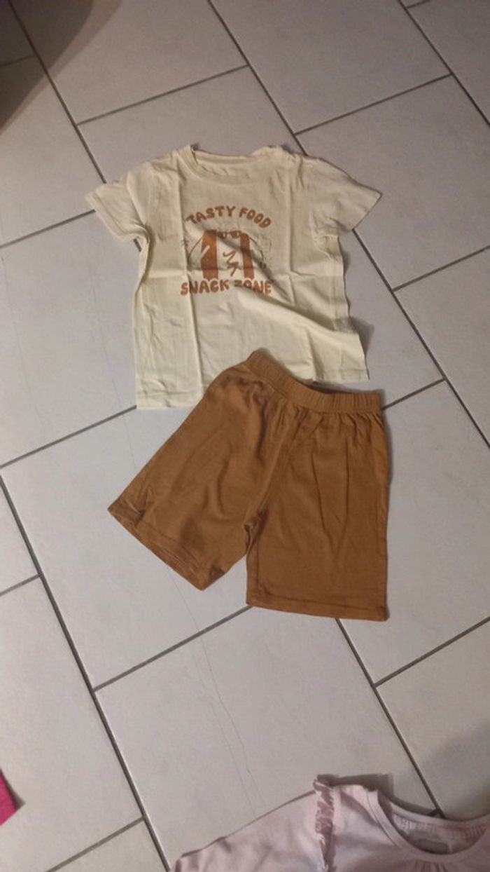 Pyjama pyjashort 2 pièces camel et jaune 8 ans tbe