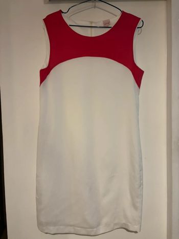 Jolie robe blanche et rose Influx taille 40 - L en très bon état