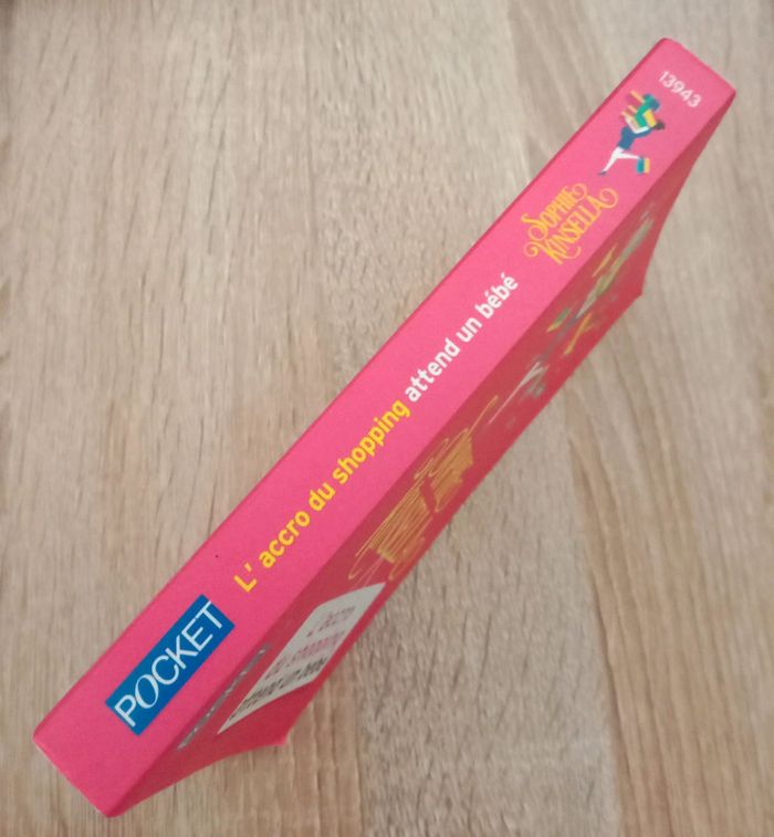Sophie Kinsella 🫧 L'accro du shopping attend un bébé - photo numéro 3
