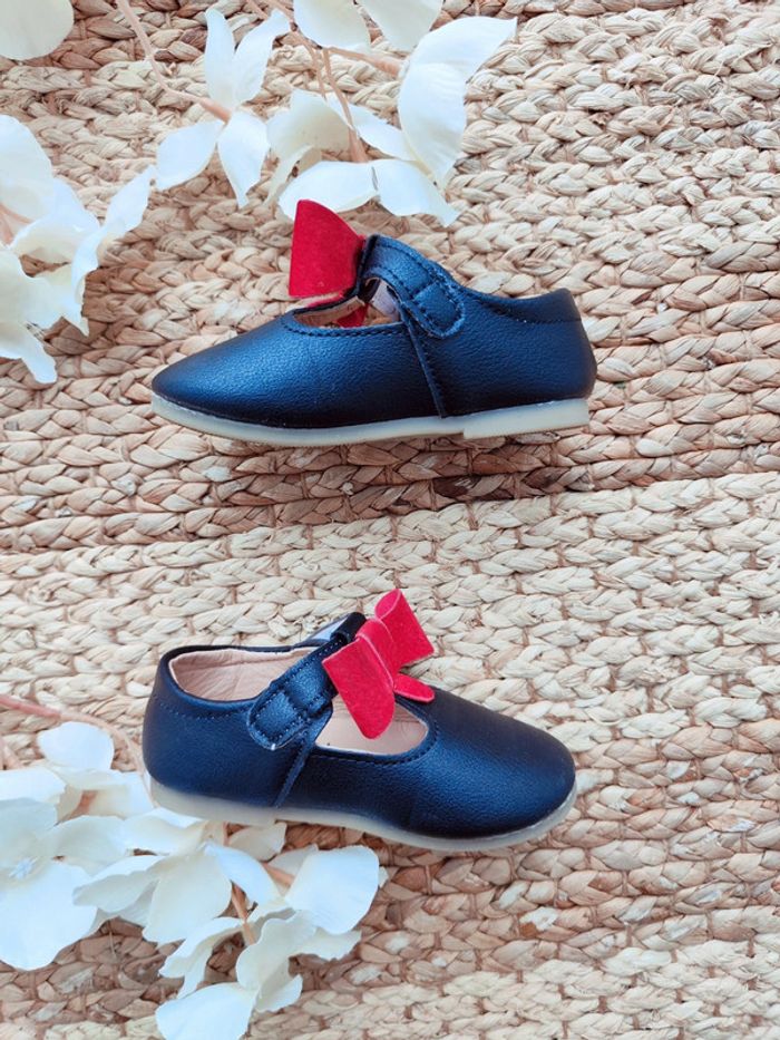 Sandales avec noeud rouge filles taille 22 comme neuves - photo numéro 3