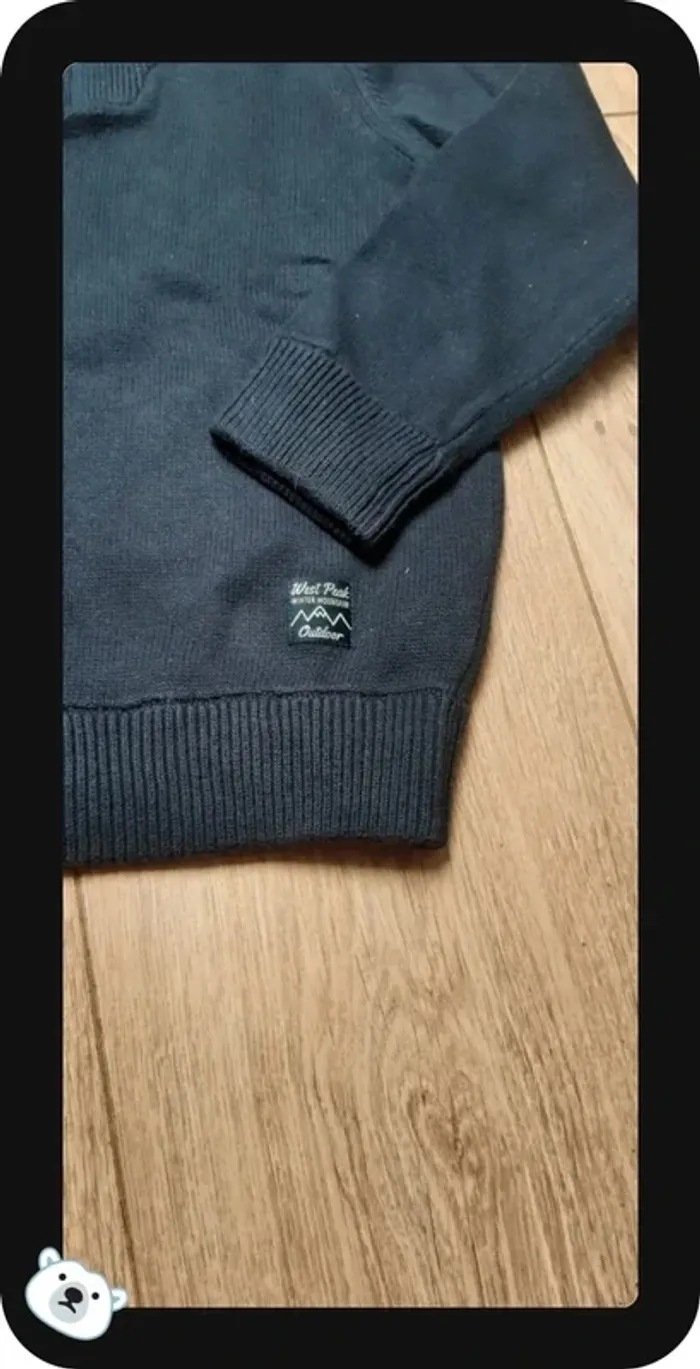 Pull tape à l'oeil "camionneur " bleu foncé 4 ans en parfait état - photo numéro 2