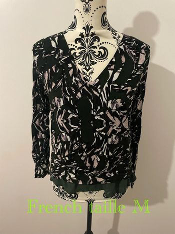 Blouse manche longue vert foncé à motifs noir et blanc col V dos lacet Frnch taille M