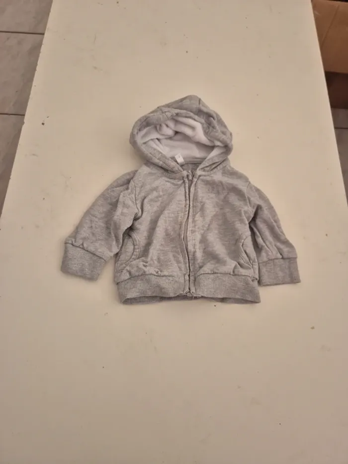 Gilet à capuche 3 mois