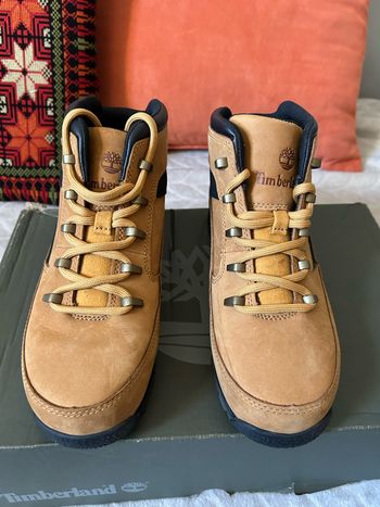 Chaussures hautes juniors ,taille 37 neuf