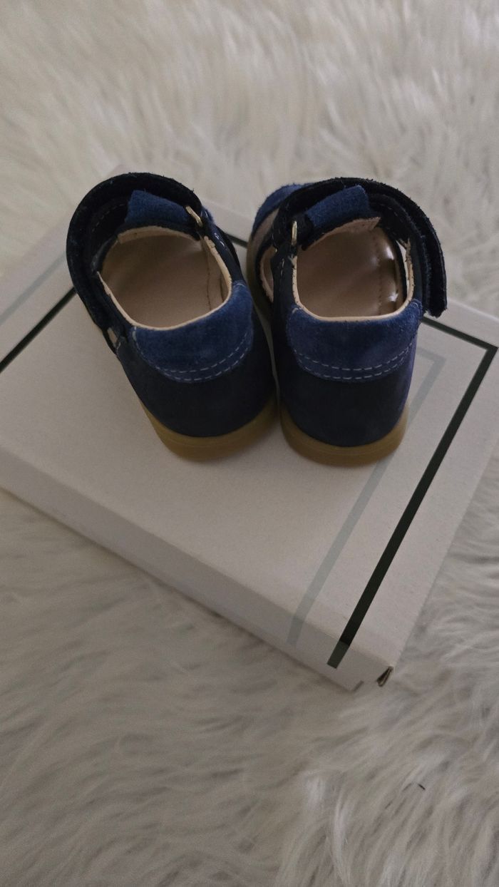 NEUVES !!! 🏷💙superbes sandales cuir bébé pointure 18 garçon 🔥🔥(prix ferme)💙 - photo numéro 8