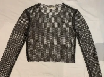 Camiseta rejilla con brillos pull & bear