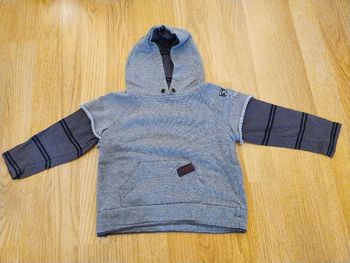 Sweat capuche gris manches rayées Okaïdi