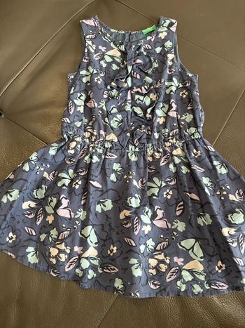 Jolie robe 4/5 ans Benetton