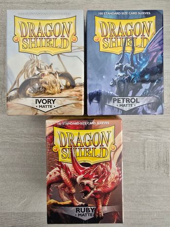 Lot de 3 paquets de 100 sleeves Dragon Shield Matte 