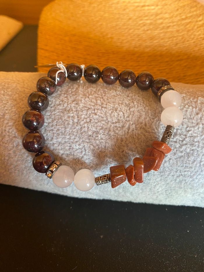 Bracelet perles en pierre grenat quartz rose et pierre du soleil