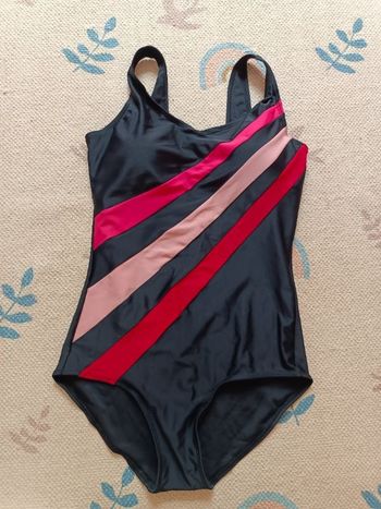 Maillot de bain noir rose 38 brassière intégrée,